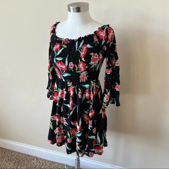 ASOS Floral Smocked Off Shoulder Bell Sleeve Summer Dress Size 8 Black 5003 - Picture 4 of 9